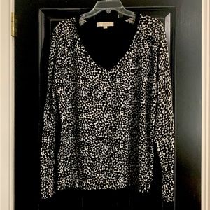 Loft women’s XL v-neck long sleeve black & white top. Never worn